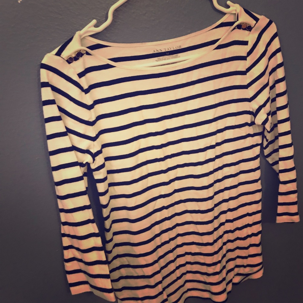 Classic boatneck-style striped 3/4 sleeve top 😍